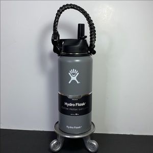 New Gray 32 oz Hydro Flask with paracord handle